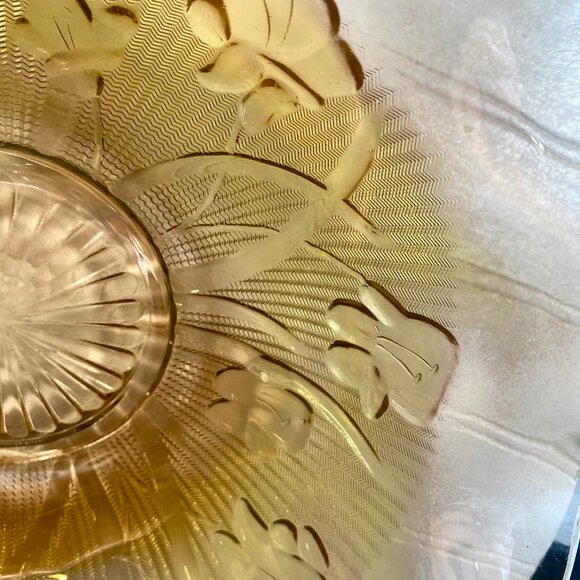 Large Iris and Herringbone Jeannette Carnival Glass Fruit Serving Bowl, - Picture 3 of 8